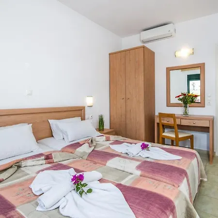 Lägenhetshotell Kambos Village 3*