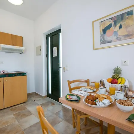 Lägenhetshotell Kambos Village Agia Marina