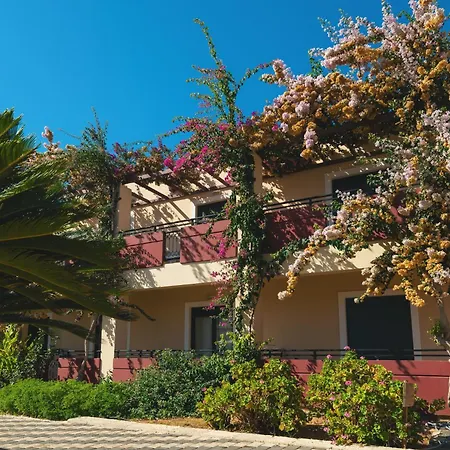 Kambos Village Lägenhetshotell Agia Marina