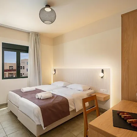 Lägenhetshotell Kambos Village 3*