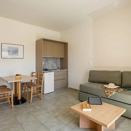 Lägenhetshotell Kambos Village Agia Marina