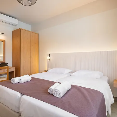 Lägenhetshotell Kambos Village 3*
