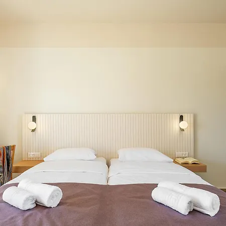Lägenhetshotell Kambos Village 3*
